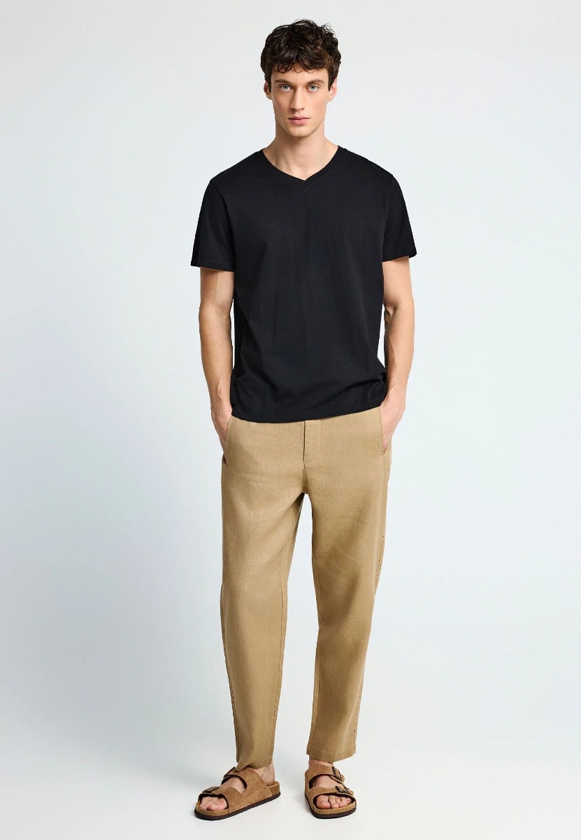 Funky Buddha Ανδρικό T-shirt με V λαιμόκοψη - The basics collection FBM013-002-04 Μαύρο