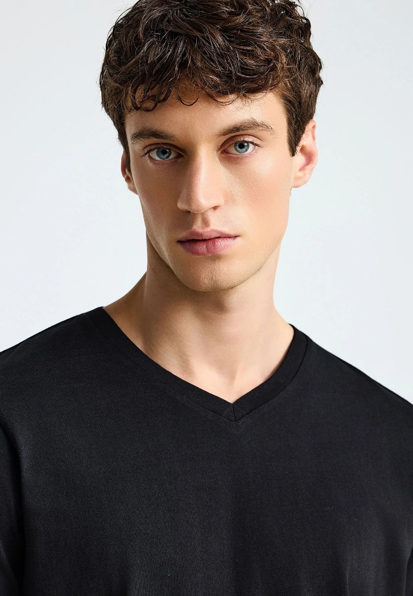 Funky Buddha Ανδρικό T-shirt με V λαιμόκοψη - The basics collection FBM013-002-04 Μαύρο